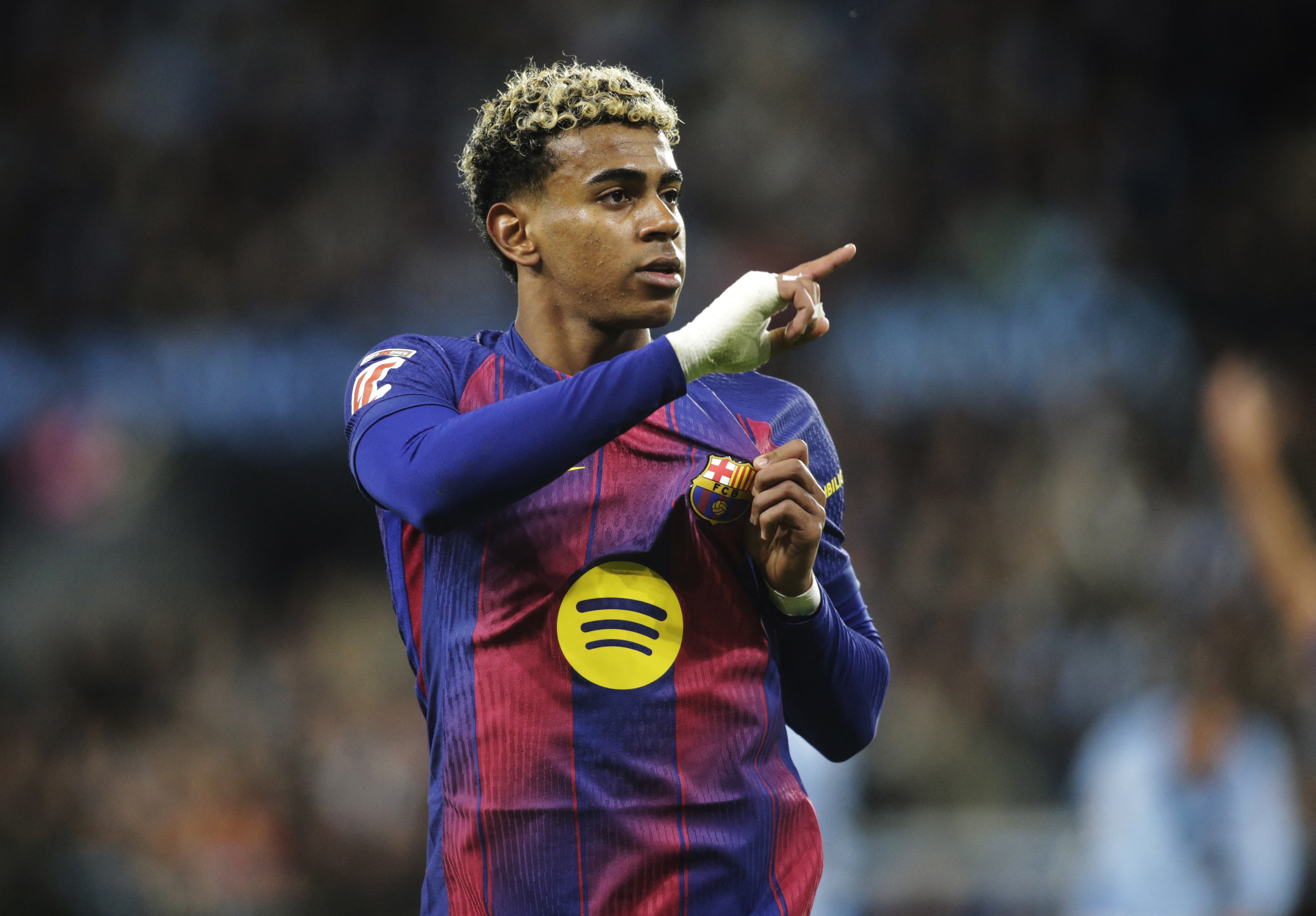 开云在线-世体：巴萨计划召开特别会议，讨论新的球衣赞助商事宜