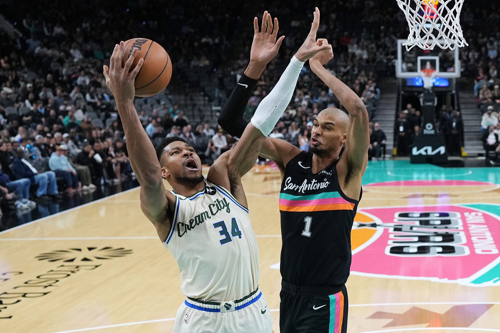 开云官网-文班谈字母哥处境：我无权评判他生涯 但很好奇他生涯的下一篇章